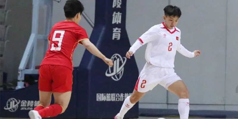 Futsal đá biên bằng chân